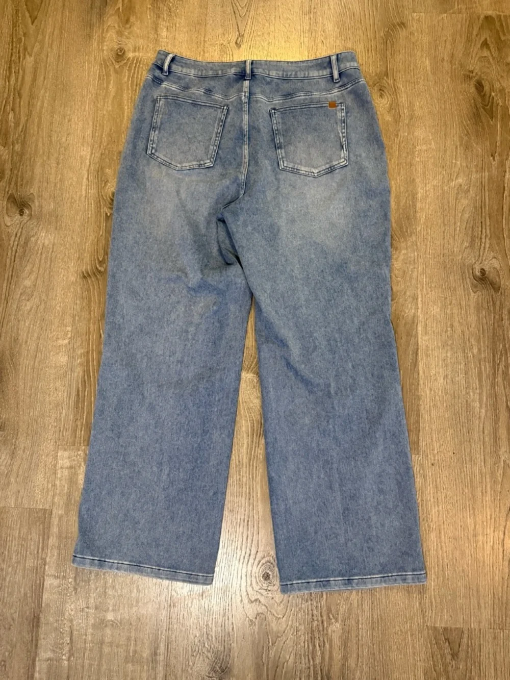 Halara Flex Mid Rise Straight Leg Casual
Jeans with Pockets (large) - Picture 4 of 8